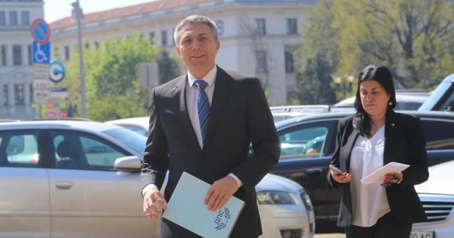 Председателят на ДПС Мустафа Карадайъ води листата на движението за