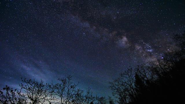 Небесен спектакъл: Потокът Лириди слага край на „метеорната суша“