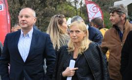  <p>Йончева сподели телефона със записа "Ало, Банов съм"&nbsp; &nbsp; &nbsp;&nbsp;</p> 