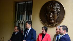 Откриха барелеф на Джон Ленън в пловдивското музикално училище