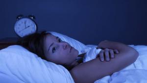 Много хора пренебрегват съня си през работната седмица с очакването