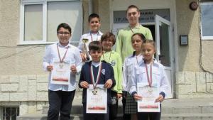 медали ученици