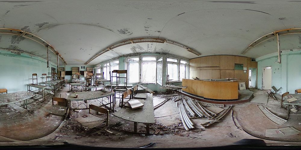 Призрачният град Припят, построен през 70-те години на миналия век, като модел на типичен съветски град, за да настани тогава работниците от атомната електроцентрала „Чернобил“ и техните семейства, сега е изоставен и страховит. Носи спомена. Днес градът е своеобразен музей на последните години на Съветската епоха. С напълно изоставени жилищни блокове (от които 4 блока никога не са използвани), плувни басейни и болници, в които всичко е непокътнато, от вестници до детски играчки и дрехи. Припят и околните райони няма да бъдат пригодни за обитаване от хора през следващите няколко века. Според учените ще са нужни 900 години за достатъчното разпадане на най-опасните радиоактивни елементи.<br>
 