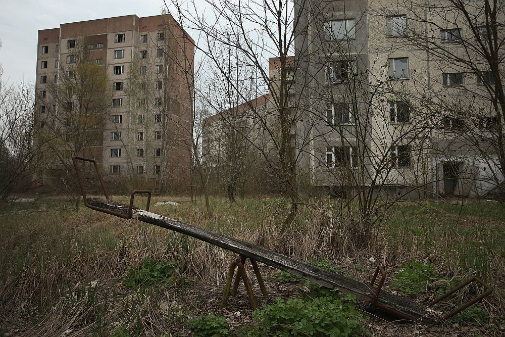 Призрачният град Припят, построен през 70-те години на миналия век, като модел на типичен съветски град, за да настани тогава работниците от атомната електроцентрала „Чернобил“ и техните семейства, сега е изоставен и страховит. Носи спомена. Днес градът е своеобразен музей на последните години на Съветската епоха. С напълно изоставени жилищни блокове (от които 4 блока никога не са използвани), плувни басейни и болници, в които всичко е непокътнато, от вестници до детски играчки и дрехи. Припят и околните райони няма да бъдат пригодни за обитаване от хора през следващите няколко века. Според учените ще са нужни 900 години за достатъчното разпадане на най-опасните радиоактивни елементи.<br>
 
