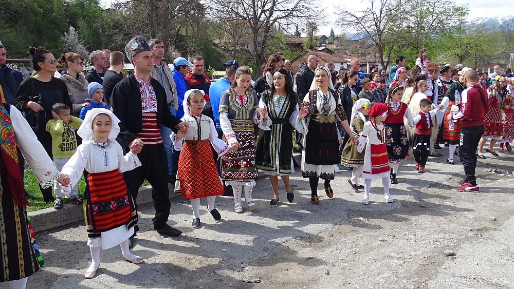 Кукери в село Елешница гониха злите сили