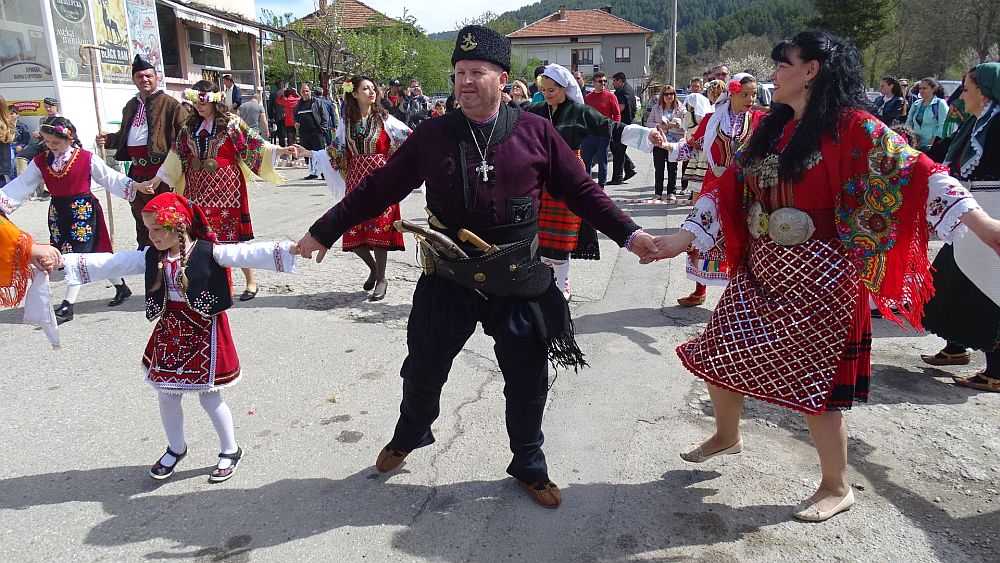 Кукери в село Елешница гониха злите сили