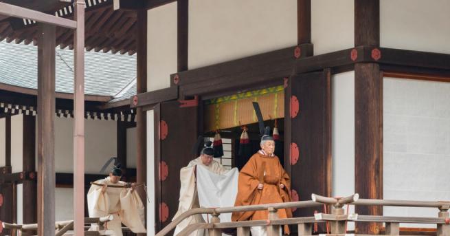Японският император Акихито извърши в шинтоистки храм ритуалите свързани с