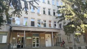 болница