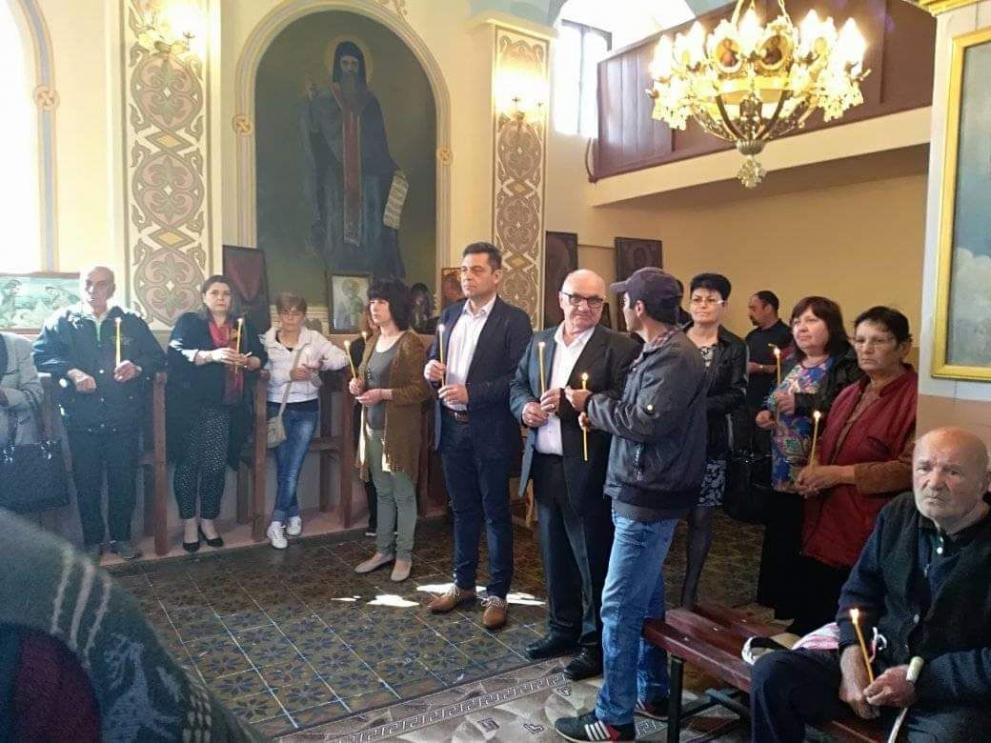 В обновения храм