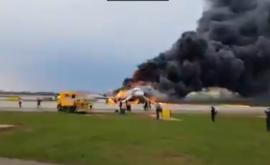  Самолет се възпламени при кацане в Москва, има починали 