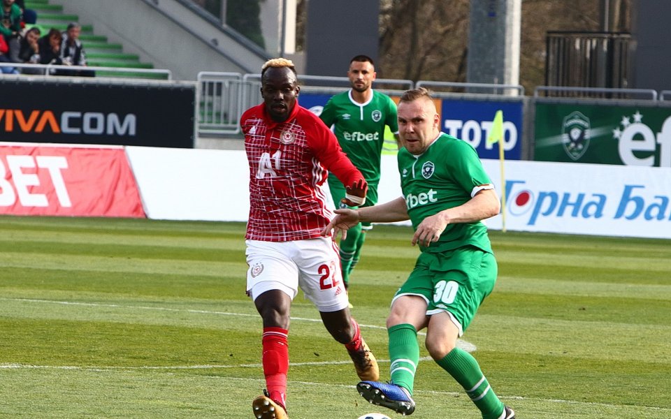 Лидерът в Първа лига Лудогорец стъпи накриво в Стара Загора