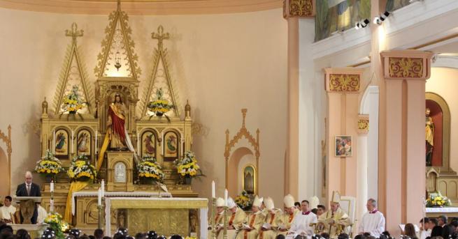 Папа Франциск разреши на вярващите католици да правят поклонения до