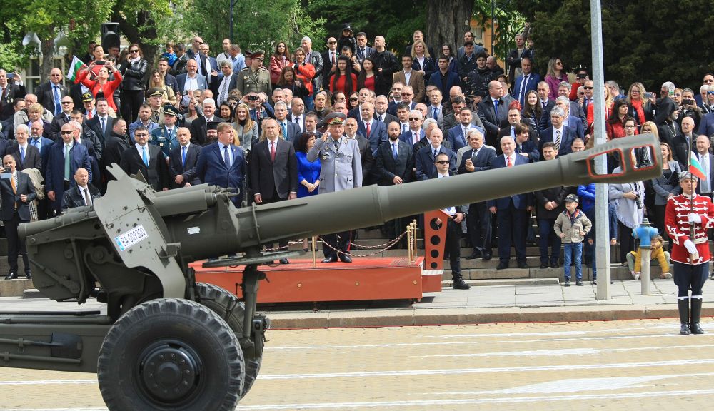Парадът за Деня на храбростта и Българската армия