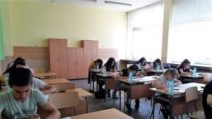 Близо 90 седмокласници участваха в традиционното математическо състезание в памет