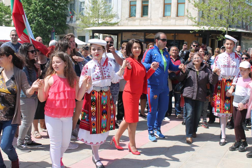 Каварна отбеляза празника си 6 май