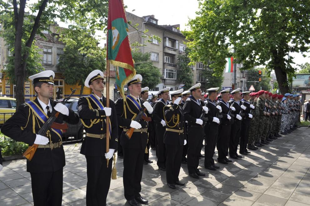 Честванията по повод 130-годишнината от създаването на полка започнаха днес.