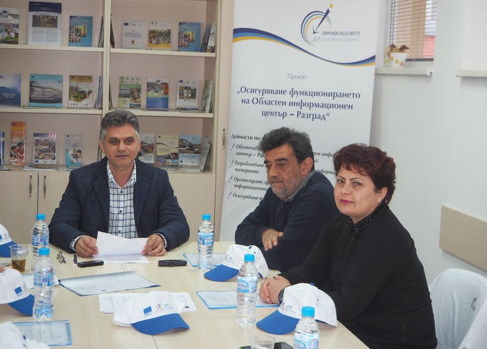 Три велосипеда – награди от томболата за участниците в осмата колоездачна обиколка на европроекти в Разград