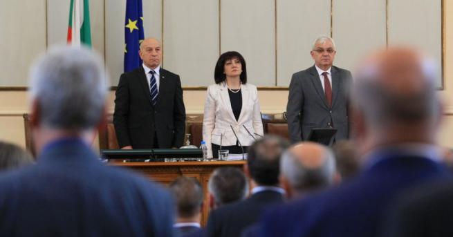 Новата парламентарна сесия на Народното събрание беше открита с химните
