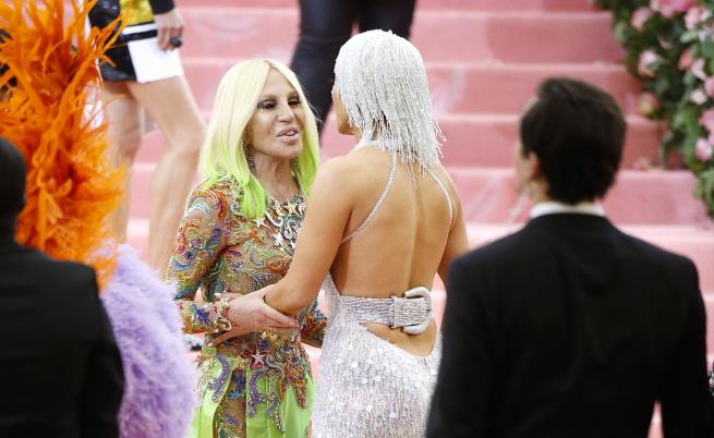  Джей Ло и Донатела Версаче дружно на аления килим 