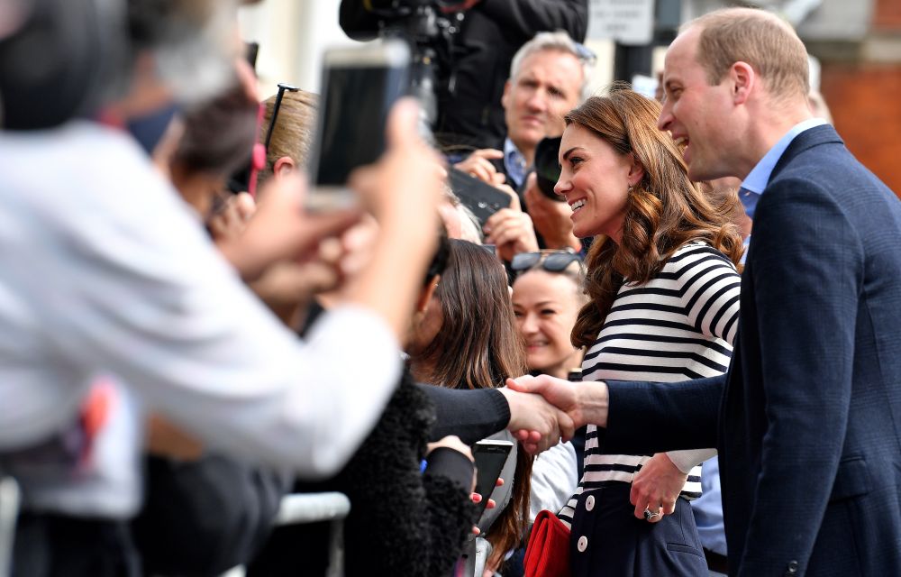 Херцозите на Кембридж откриха Купата на краля на историческия кораб "Къти Сарк" в Гринуич в присъствието на представители на благотворителните организации и кралската фондация