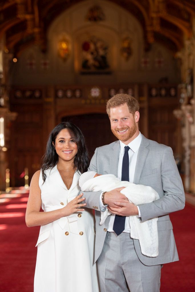 Херцозите на Съсекс принц Хари и съпругата му Меган Маркъл показаха първородния си син