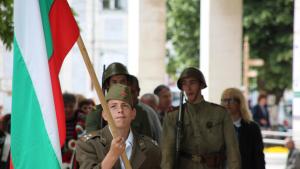 9 май Мездра