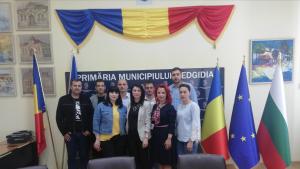 Екипът на Елена по трансграничния проект по фестивал в Меджидия