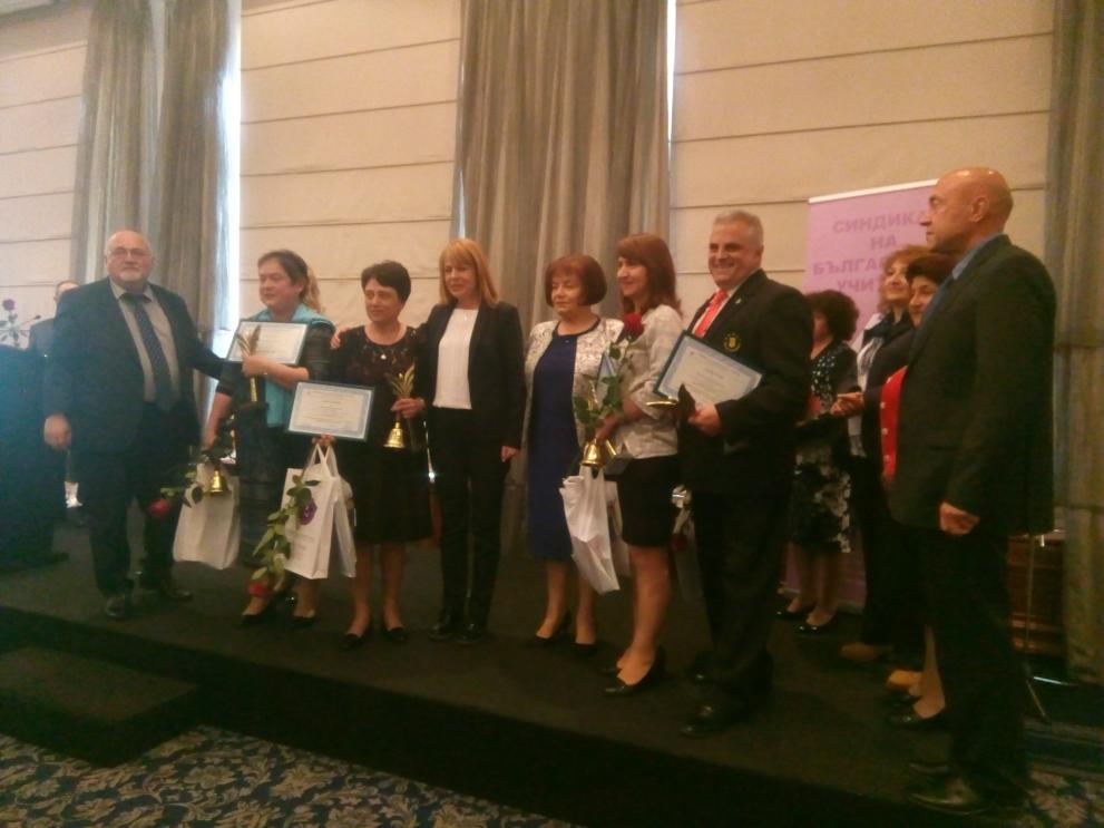 Димитър Димов и Евгения Пейкова са сред удостоени със званието "Учител на годината" на СБУ.