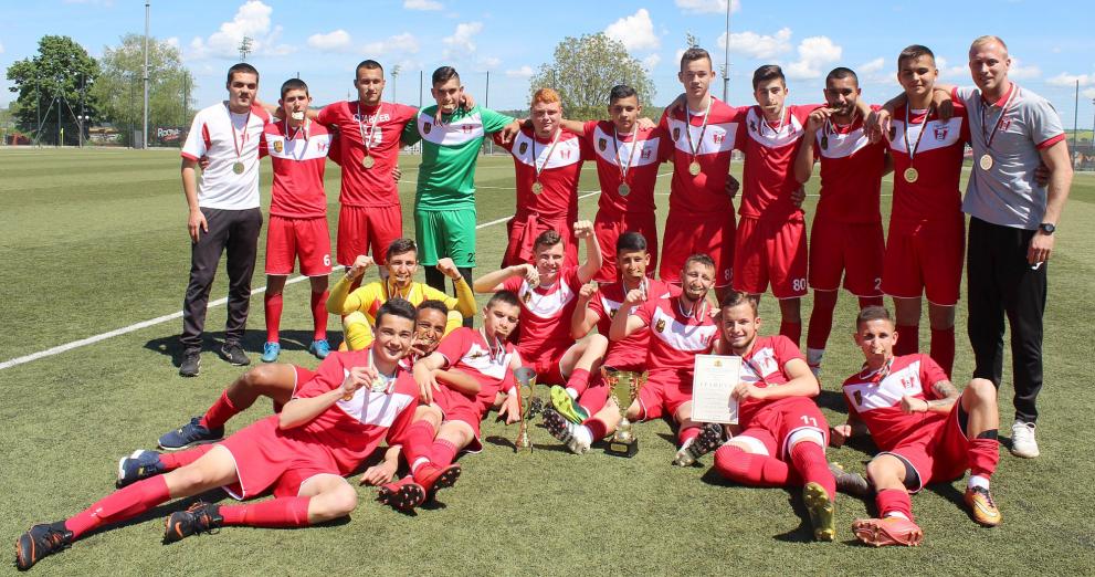 Етрополе за втора поредна година спечели футболния турнир от Ученически игри