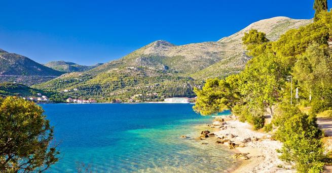 Плажът Пасяча, намиращ се близо до южния адриатически град Дубровник,