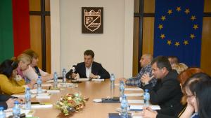 Наказаха общинския ветеринар на Пазарджик заради забраната да се хранят