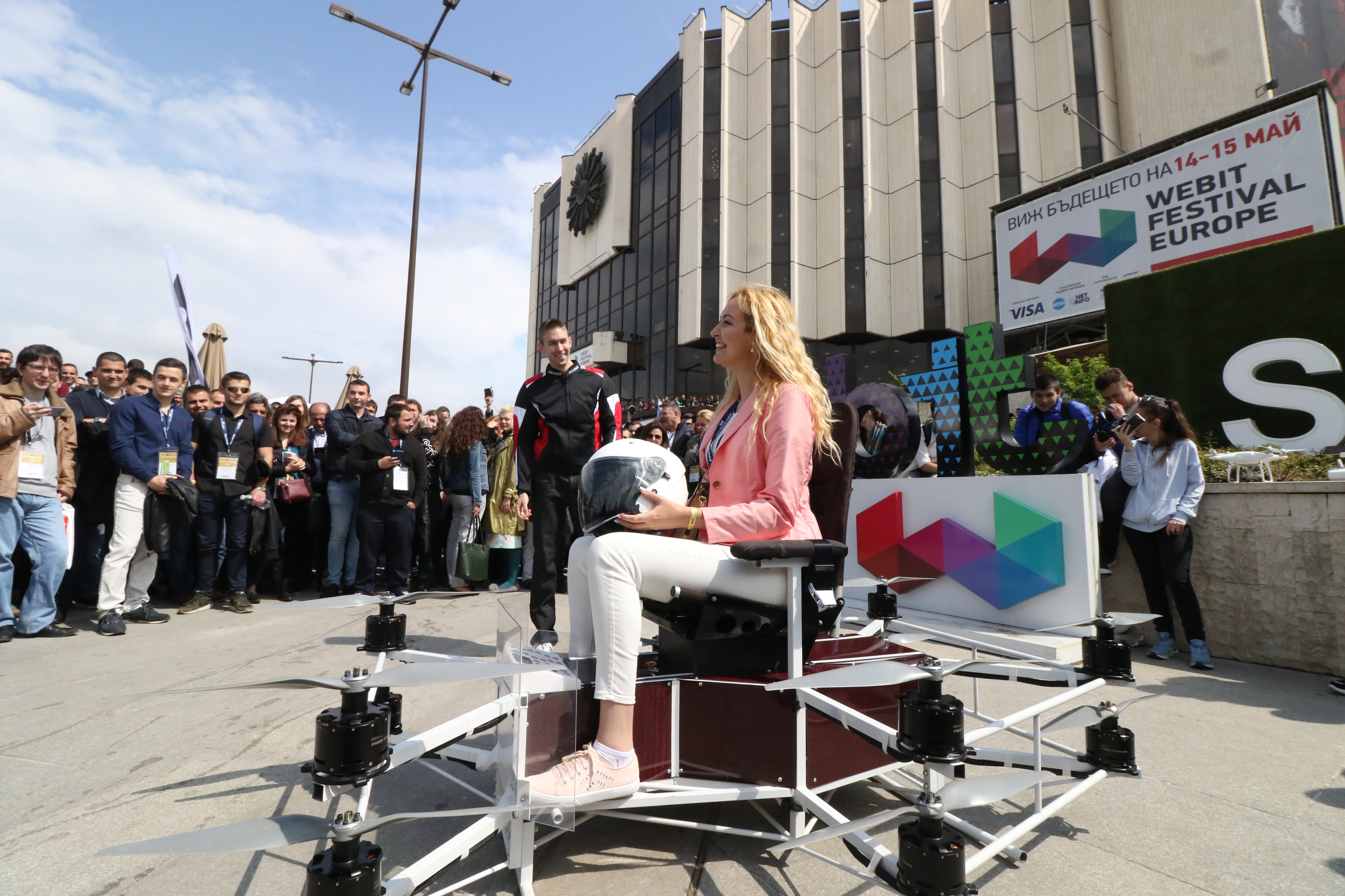 Летящият мотоциклет Hoverbike.