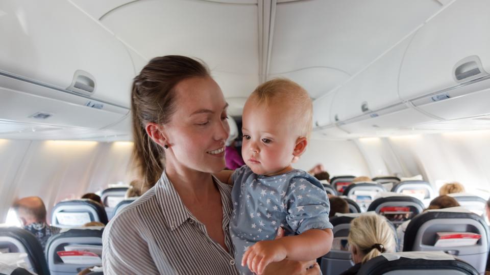 Още няколко съвета за по-леко пътуване с бебе в самолет (или пък в кола)