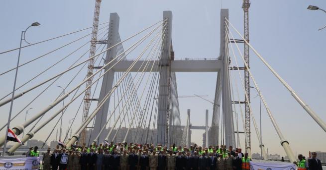 Президентът на Египет Абдел Фатах ас Сиси откри висящ мост