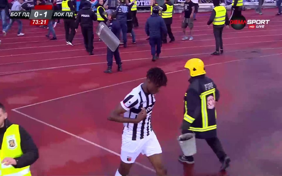 Локомотив Пловдив поведе с 1:0 срещу Ботев във финала за