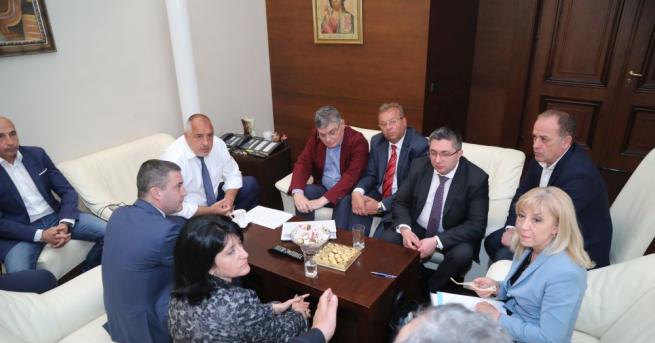 Започна срещата на премиера Бойко Борисов с представители на превозваческия