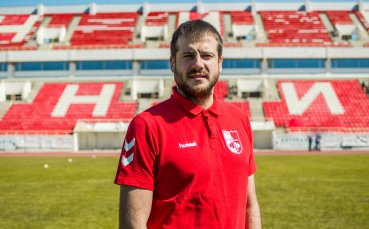 41 годишният сръбски треньор Ненад Лалатович е сред актуалните варианти за