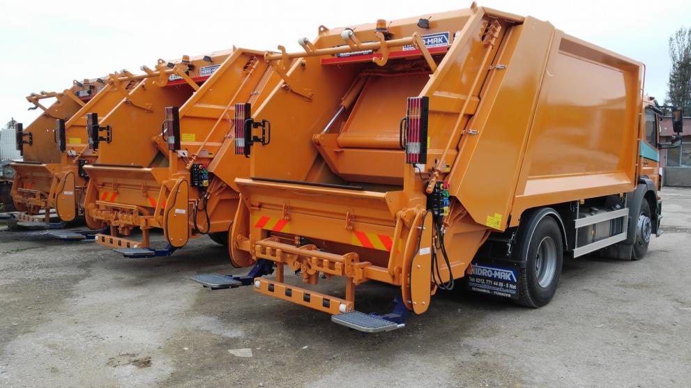 Три нови машини пусна в действие фирмата, ангажирана със сметопочистването и сметоизвозването в община Горна Оряховица