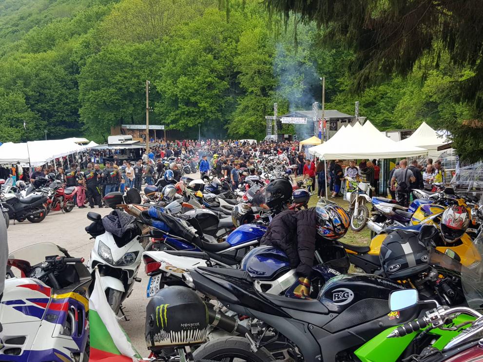 Хиляди рокери с моторите си дойдоха във Врачанския Балкан.