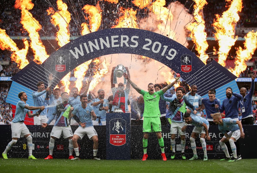 Манчестър Сити отбор отборна ФА Къп радост трофей награждаване 20191