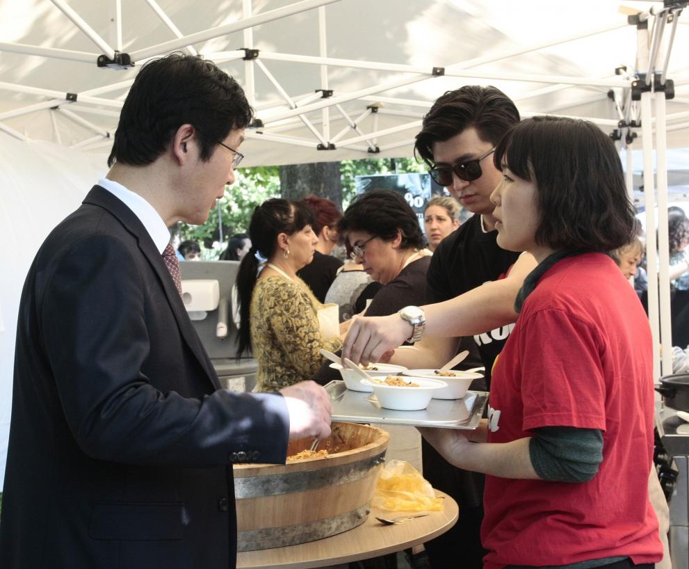Истинска наслада за сетивата предизвикаха предложения на корейските майстори на кулинарията.