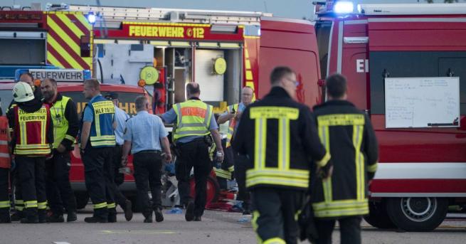 Германската полиция съобщи че автобус с над 70 пътници е