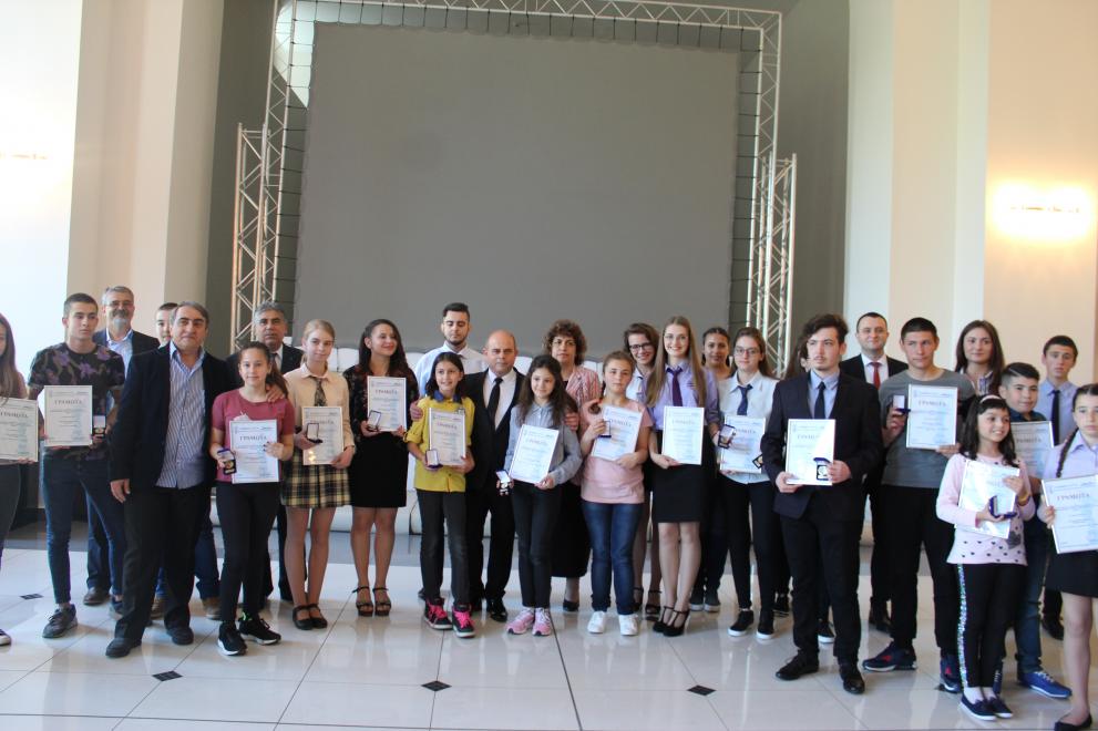 Кметът на Русе награди изявени ученици