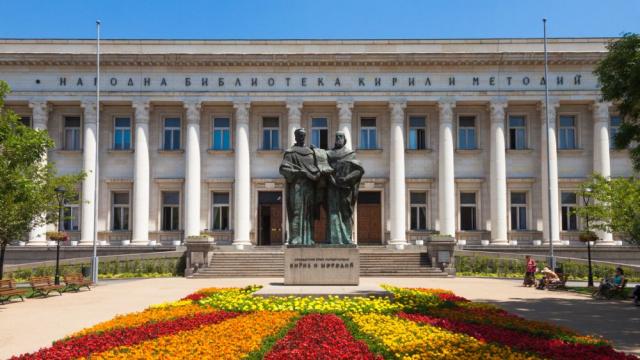 Разходка на 24 май: Градовете, в които има паметници на Кирил и Методий (СНИМКИ)