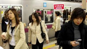 Япония метро жени