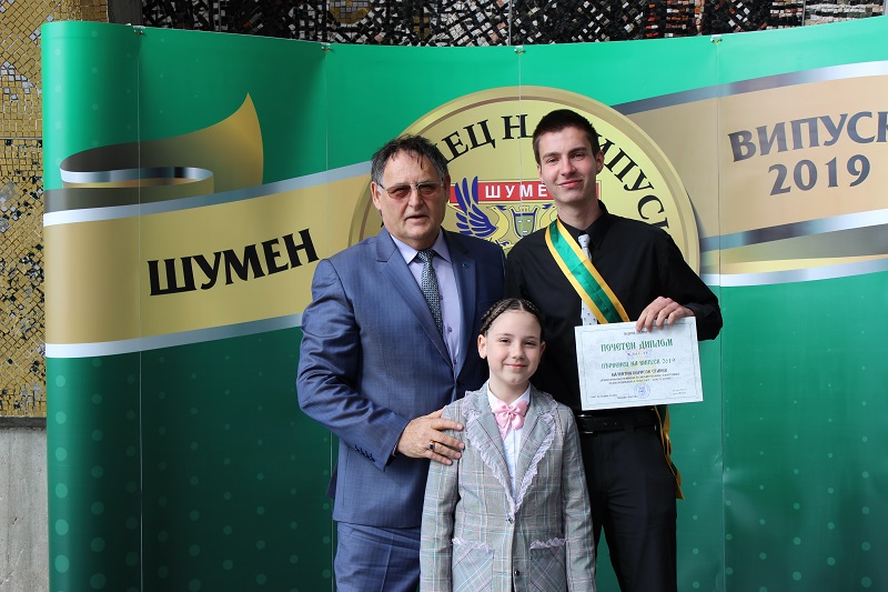 Церемонията бе на Паметника