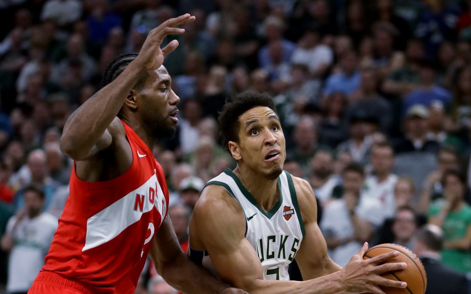 Торонто с крачка напред срещу Милуоки в НБА