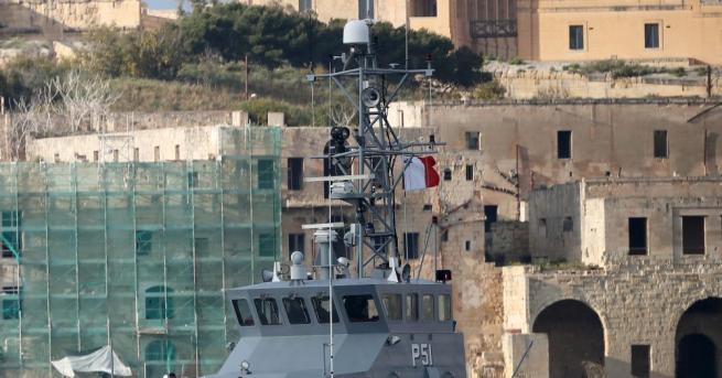 Кораб на малтийските въоръжени сили спаси над 200 мигранти от