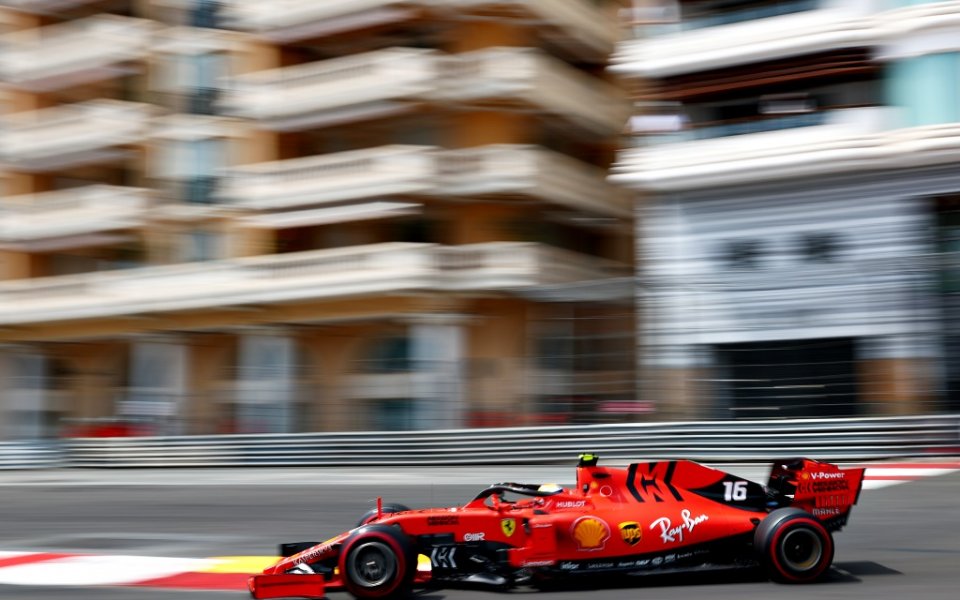 Пилотът на Ферари Шарл Льоклер не успя да влезе във