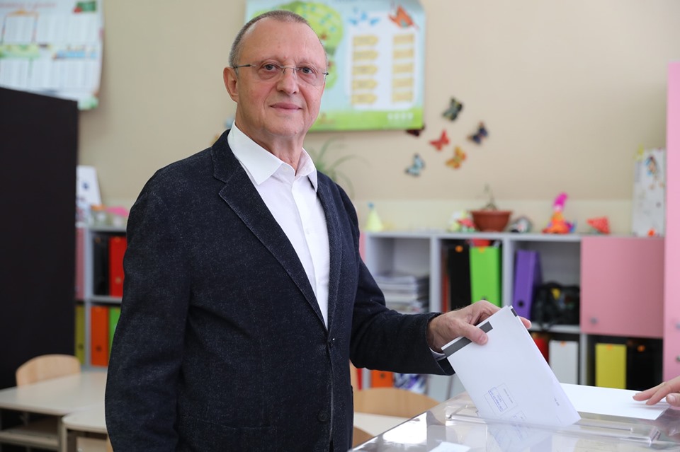 Пламен Нунев гласува за Европарламент